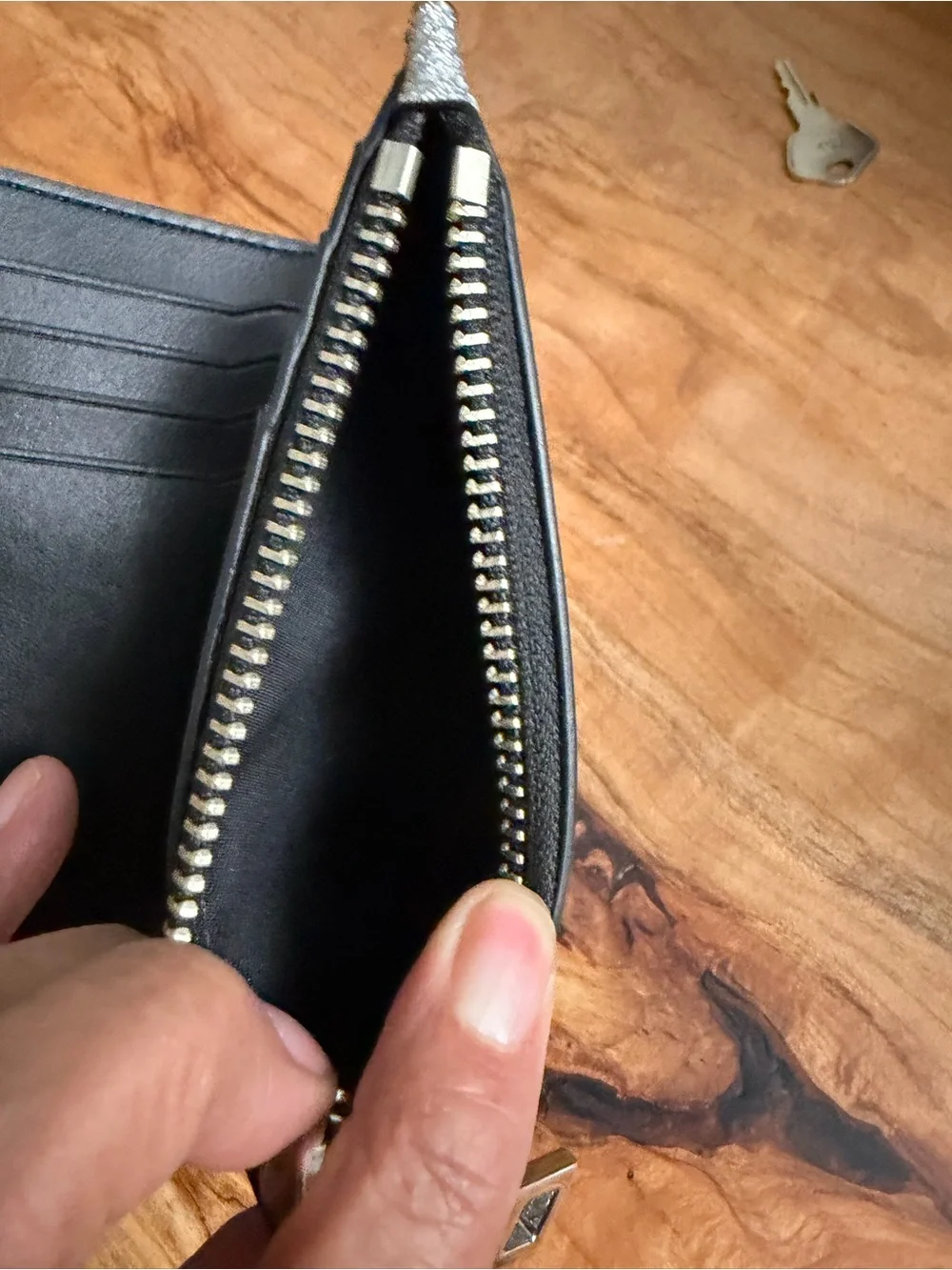 Marc Jacobs White Zip-Around Wallet Logo Zipper Credit Card Holder